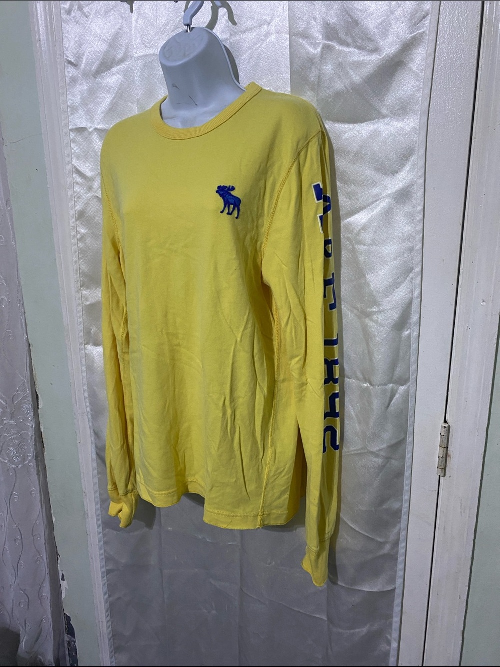 Y2K Abercrombie & Fitch Yellow Long-Sleeve Logo Tee with Navy Accents